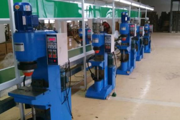 無鉚釘鉚接機(jī)廠家不會選？建議這樣選！ 圖2