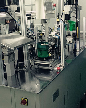 哪些因素會(huì)引起全自動(dòng)送料鉚接機(jī)磨損？